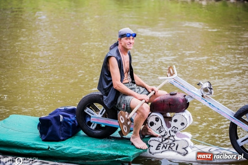 Zdjęcie w galerii na portalu naszraciborz.pl: Marszałek Józef Piłsudski i jego zaginiony legion na biało-czerwonym Pływadle 2018  wiadomości z regionu