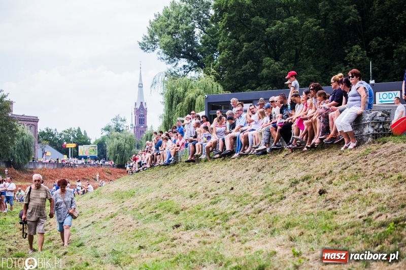 Zdjęcie w galerii na portalu naszraciborz.pl: Marszałek Józef Piłsudski i jego zaginiony legion na biało-czerwonym Pływadle 2018  wiadomości z regionu