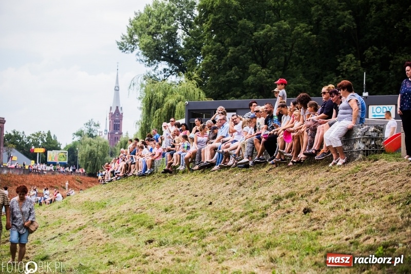 Zdjęcie w galerii na portalu naszraciborz.pl: Marszałek Józef Piłsudski i jego zaginiony legion na biało-czerwonym Pływadle 2018  wiadomości z regionu