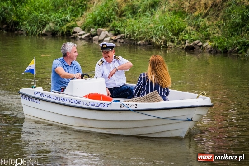 Zdjęcie w galerii na portalu naszraciborz.pl: Marszałek Józef Piłsudski i jego zaginiony legion na biało-czerwonym Pływadle 2018  wiadomości z regionu