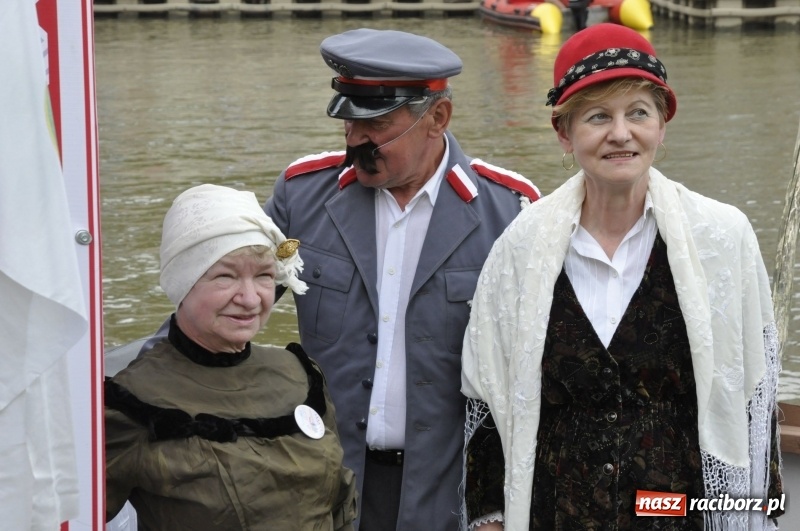 Zdjęcie w galerii na portalu naszraciborz.pl: Marszałek Józef Piłsudski i jego zaginiony legion na biało-czerwonym Pływadle 2018  wiadomości z regionu