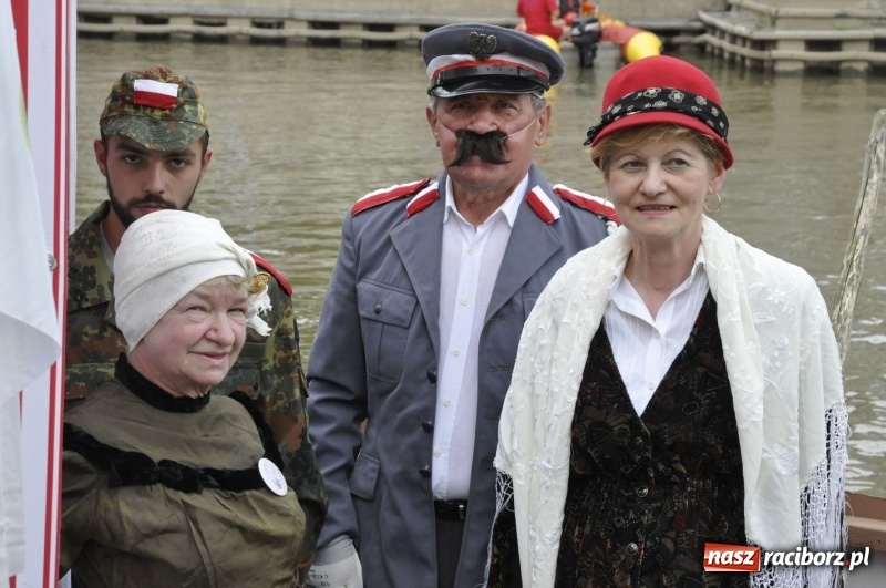 Zdjęcie w galerii na portalu naszraciborz.pl: Marszałek Józef Piłsudski i jego zaginiony legion na biało-czerwonym Pływadle 2018  wiadomości z regionu