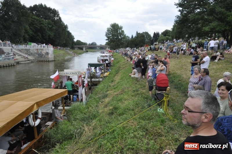 Zdjęcie w galerii na portalu naszraciborz.pl: Marszałek Józef Piłsudski i jego zaginiony legion na biało-czerwonym Pływadle 2018  wiadomości z regionu