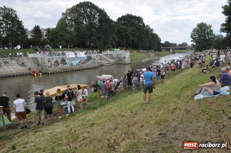Zdjęcie w galerii na portalu naszraciborz.pl: Marszałek Józef Piłsudski i jego zaginiony legion na biało-czerwonym Pływadle 2018  wiadomości z regionu