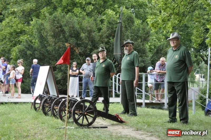 Zdjęcie w galerii na portalu naszraciborz.pl: Marszałek Józef Piłsudski i jego zaginiony legion na biało-czerwonym Pływadle 2018  wiadomości z regionu