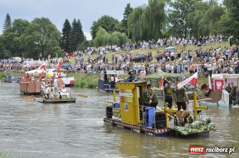 Zdjęcie w galerii na portalu naszraciborz.pl: Marszałek Józef Piłsudski i jego zaginiony legion na biało-czerwonym Pływadle 2018  wiadomości z regionu