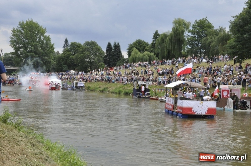 Zdjęcie w galerii na portalu naszraciborz.pl: Marszałek Józef Piłsudski i jego zaginiony legion na biało-czerwonym Pływadle 2018  wiadomości z regionu