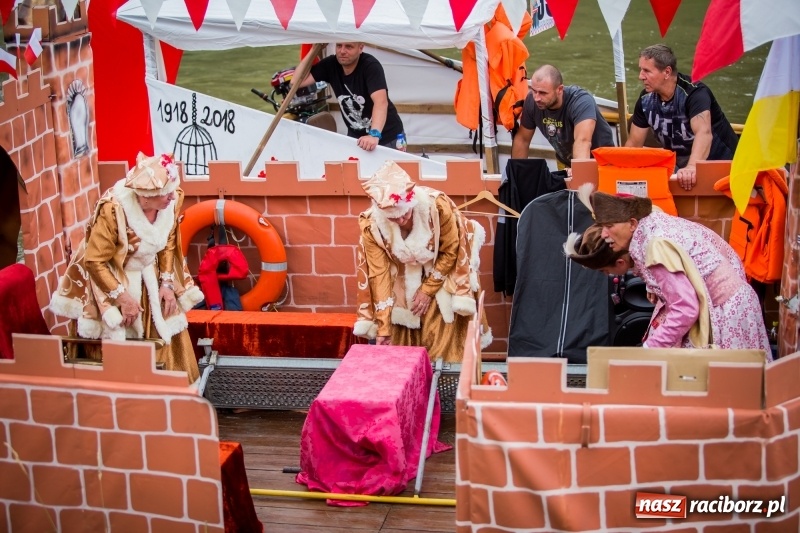 Zdjęcie w galerii na portalu naszraciborz.pl: Marszałek Józef Piłsudski i jego zaginiony legion na biało-czerwonym Pływadle 2018  wiadomości z regionu