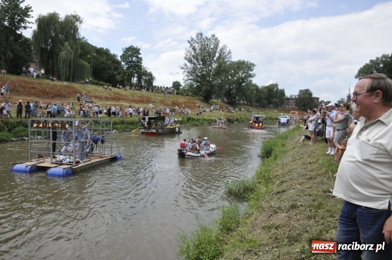 Zdjęcie w galerii na portalu naszraciborz.pl: Marszałek Józef Piłsudski i jego zaginiony legion na biało-czerwonym Pływadle 2018  wiadomości z regionu