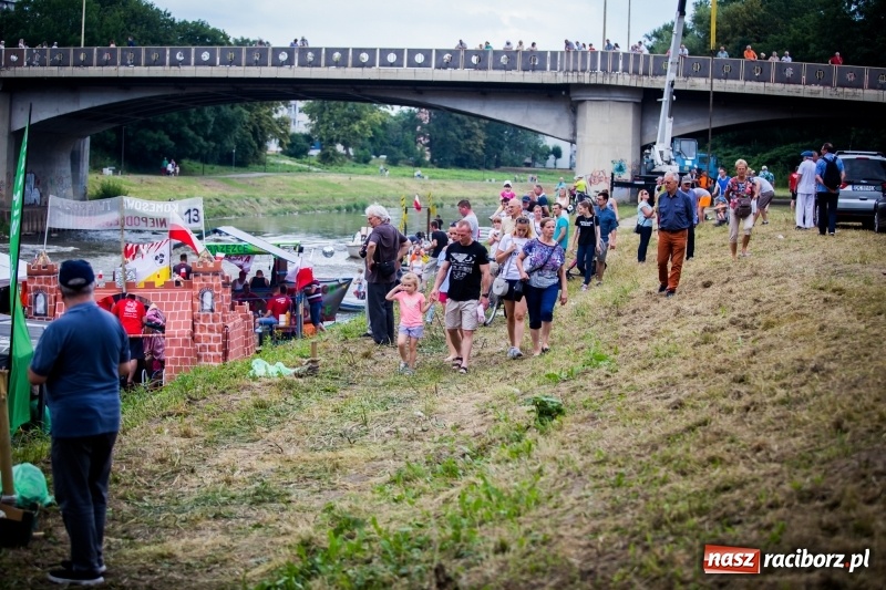 Zdjęcie w galerii na portalu naszraciborz.pl: Marszałek Józef Piłsudski i jego zaginiony legion na biało-czerwonym Pływadle 2018  wiadomości z regionu