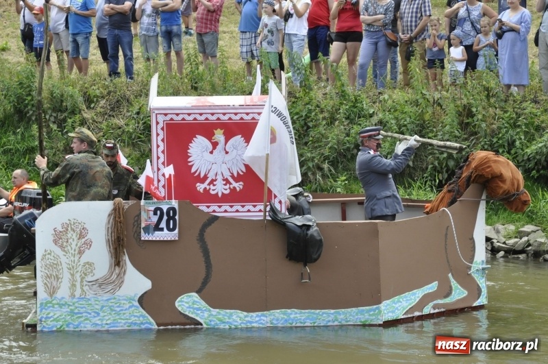Zdjęcie w galerii na portalu naszraciborz.pl: Marszałek Józef Piłsudski i jego zaginiony legion na biało-czerwonym Pływadle 2018  wiadomości z regionu