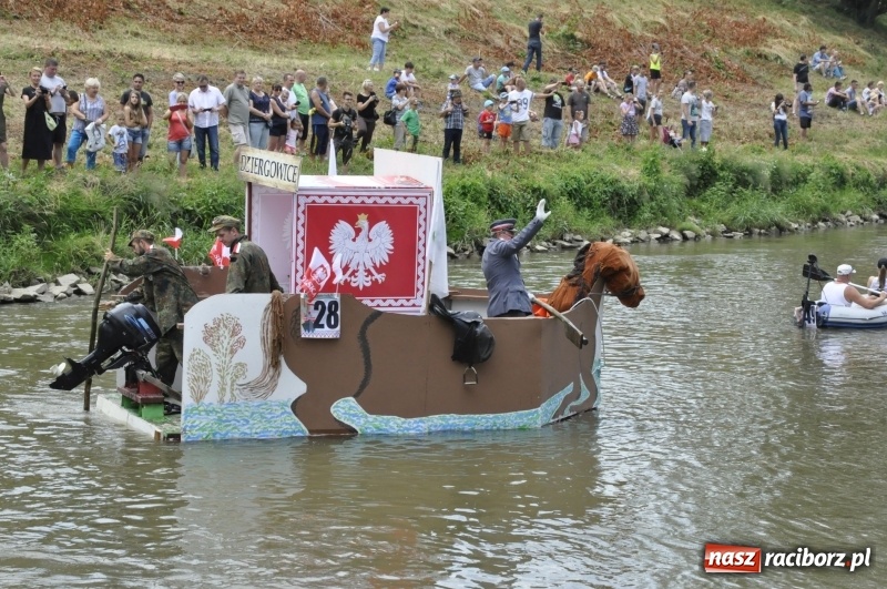 Zdjęcie w galerii na portalu naszraciborz.pl: Marszałek Józef Piłsudski i jego zaginiony legion na biało-czerwonym Pływadle 2018  wiadomości z regionu