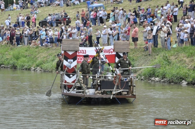 Zdjęcie w galerii na portalu naszraciborz.pl: Marszałek Józef Piłsudski i jego zaginiony legion na biało-czerwonym Pływadle 2018  wiadomości z regionu