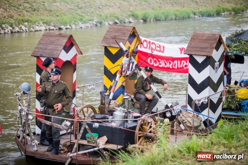 Zdjęcie w galerii na portalu naszraciborz.pl: Marszałek Józef Piłsudski i jego zaginiony legion na biało-czerwonym Pływadle 2018  wiadomości z regionu
