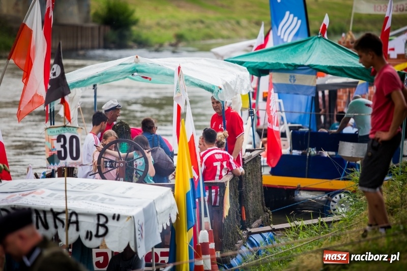 Zdjęcie w galerii na portalu naszraciborz.pl: Marszałek Józef Piłsudski i jego zaginiony legion na biało-czerwonym Pływadle 2018  wiadomości z regionu