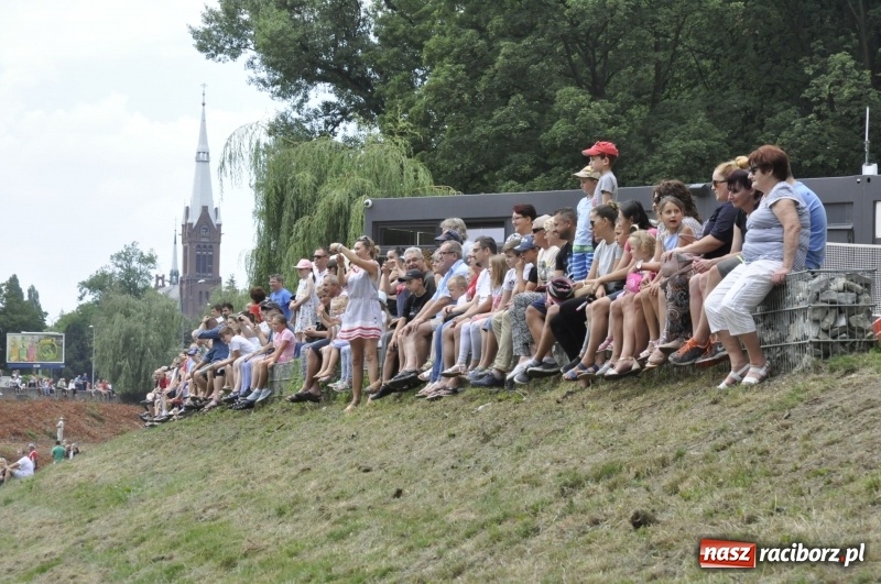 Zdjęcie w galerii na portalu naszraciborz.pl: Marszałek Józef Piłsudski i jego zaginiony legion na biało-czerwonym Pływadle 2018  wiadomości z regionu