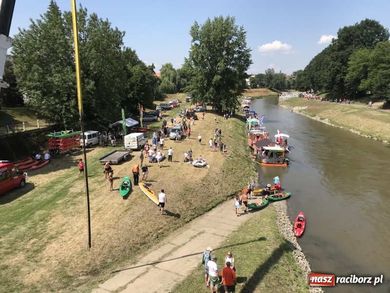 Zdjęcie w galerii na portalu naszraciborz.pl: Marszałek Józef Piłsudski i jego zaginiony legion na biało-czerwonym Pływadle 2018  wiadomości z regionu