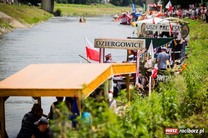 Zdjęcie w galerii na portalu naszraciborz.pl: Marszałek Józef Piłsudski i jego zaginiony legion na biało-czerwonym Pływadle 2018  wiadomości z regionu