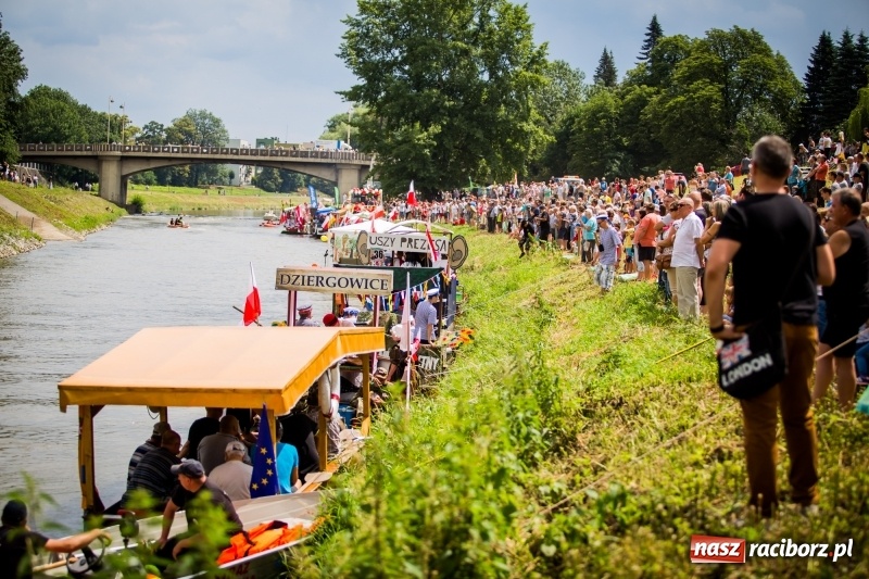 Zdjęcie w galerii na portalu naszraciborz.pl: Marszałek Józef Piłsudski i jego zaginiony legion na biało-czerwonym Pływadle 2018  wiadomości z regionu