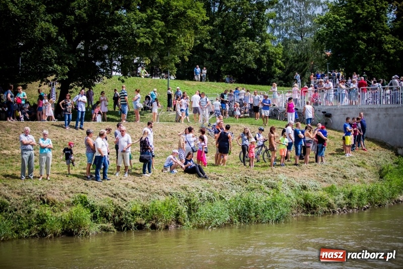 Zdjęcie w galerii na portalu naszraciborz.pl: Marszałek Józef Piłsudski i jego zaginiony legion na biało-czerwonym Pływadle 2018  wiadomości z regionu