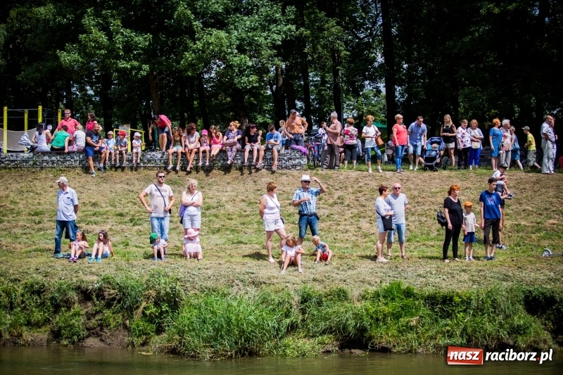 Zdjęcie w galerii na portalu naszraciborz.pl: Marszałek Józef Piłsudski i jego zaginiony legion na biało-czerwonym Pływadle 2018  wiadomości z regionu