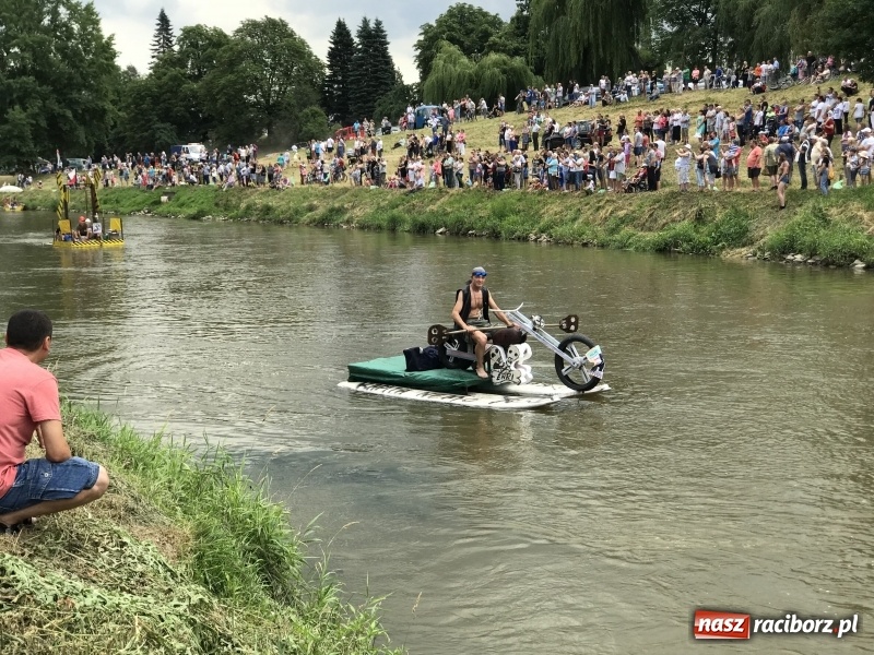 Zdjęcie w galerii na portalu naszraciborz.pl: Marszałek Józef Piłsudski i jego zaginiony legion na biało-czerwonym Pływadle 2018  wiadomości z regionu