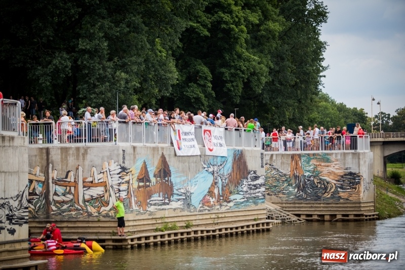 Zdjęcie w galerii na portalu naszraciborz.pl: Marszałek Józef Piłsudski i jego zaginiony legion na biało-czerwonym Pływadle 2018  wiadomości z regionu