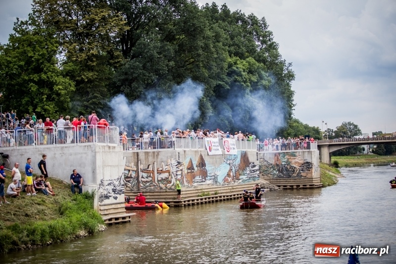 Zdjęcie w galerii na portalu naszraciborz.pl: Marszałek Józef Piłsudski i jego zaginiony legion na biało-czerwonym Pływadle 2018  wiadomości z regionu