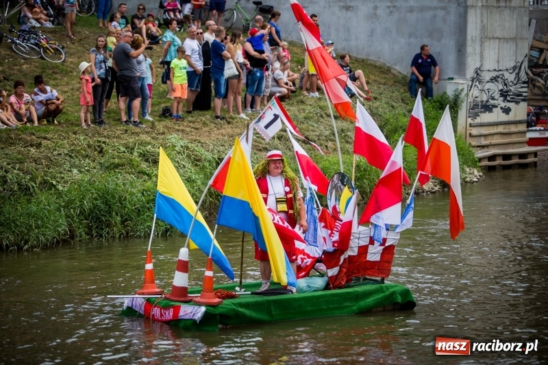 Zdjęcie w galerii na portalu naszraciborz.pl: Marszałek Józef Piłsudski i jego zaginiony legion na biało-czerwonym Pływadle 2018  wiadomości z regionu