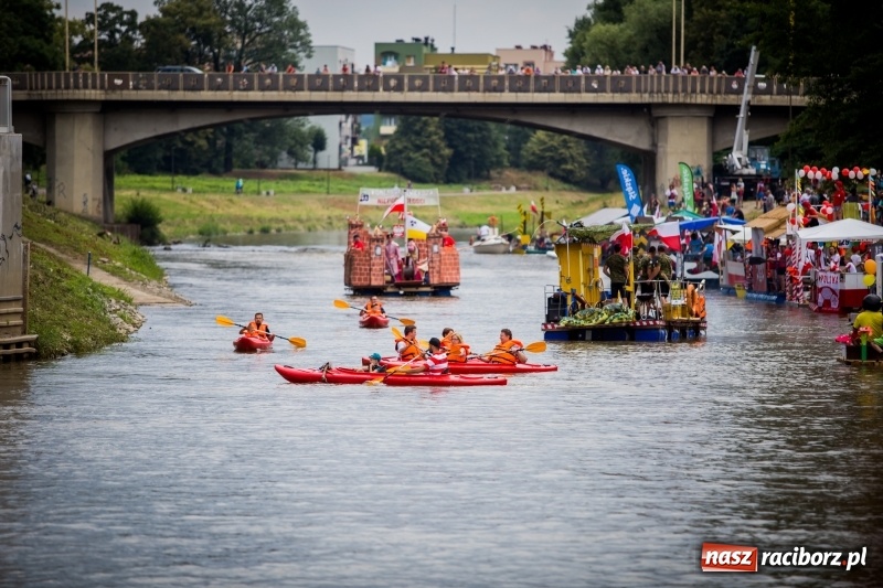 Zdjęcie w galerii na portalu naszraciborz.pl: Marszałek Józef Piłsudski i jego zaginiony legion na biało-czerwonym Pływadle 2018  wiadomości z regionu
