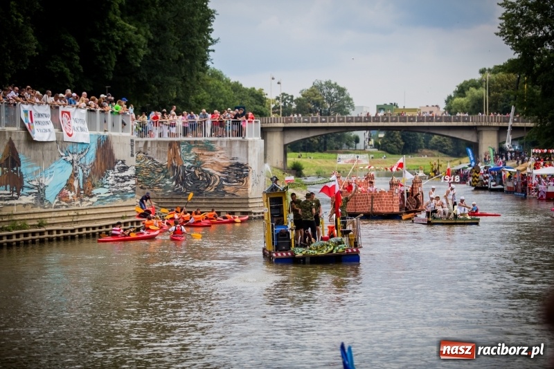 Zdjęcie w galerii na portalu naszraciborz.pl: Marszałek Józef Piłsudski i jego zaginiony legion na biało-czerwonym Pływadle 2018  wiadomości z regionu
