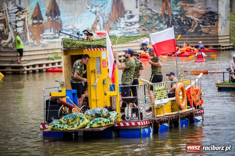 Zdjęcie w galerii na portalu naszraciborz.pl: Marszałek Józef Piłsudski i jego zaginiony legion na biało-czerwonym Pływadle 2018  wiadomości z regionu