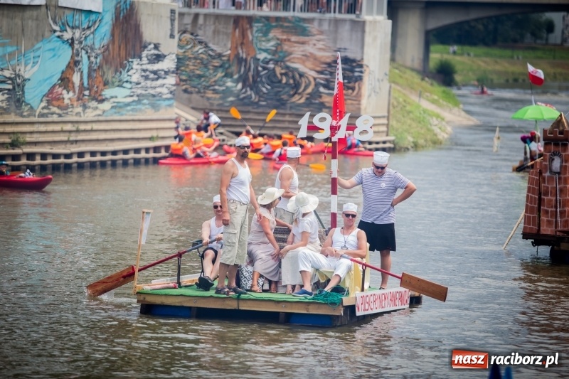 Zdjęcie w galerii na portalu naszraciborz.pl: Marszałek Józef Piłsudski i jego zaginiony legion na biało-czerwonym Pływadle 2018  wiadomości z regionu