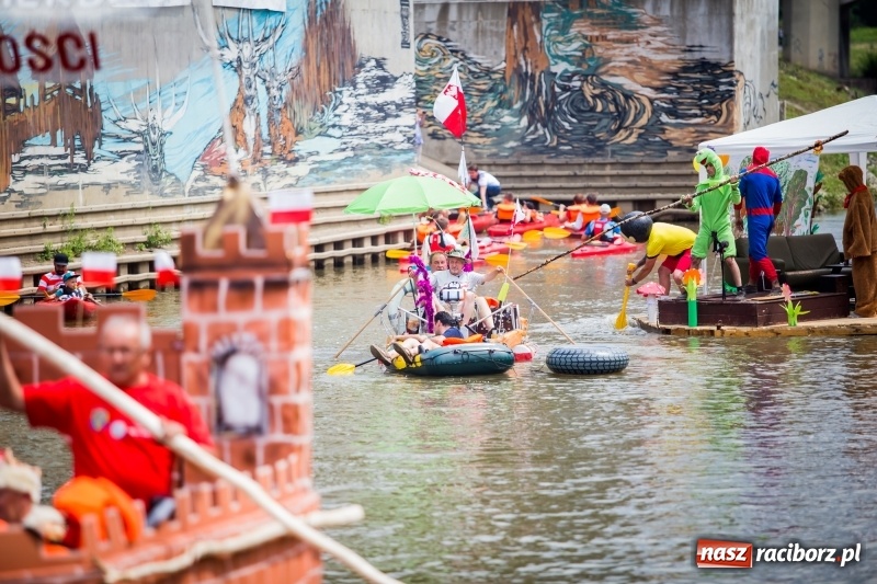 Zdjęcie w galerii na portalu naszraciborz.pl: Marszałek Józef Piłsudski i jego zaginiony legion na biało-czerwonym Pływadle 2018  wiadomości z regionu