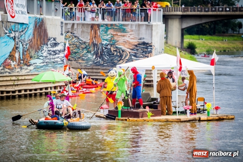 Zdjęcie w galerii na portalu naszraciborz.pl: Marszałek Józef Piłsudski i jego zaginiony legion na biało-czerwonym Pływadle 2018  wiadomości z regionu