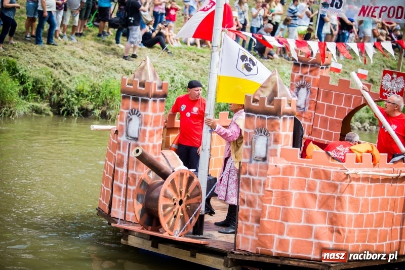 Zdjęcie w galerii na portalu naszraciborz.pl: Marszałek Józef Piłsudski i jego zaginiony legion na biało-czerwonym Pływadle 2018  wiadomości z regionu