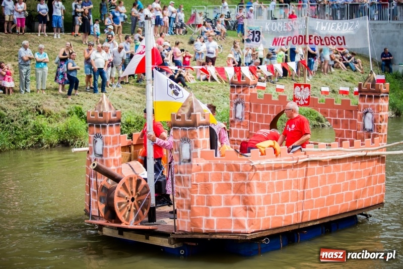 Zdjęcie w galerii na portalu naszraciborz.pl: Marszałek Józef Piłsudski i jego zaginiony legion na biało-czerwonym Pływadle 2018  wiadomości z regionu