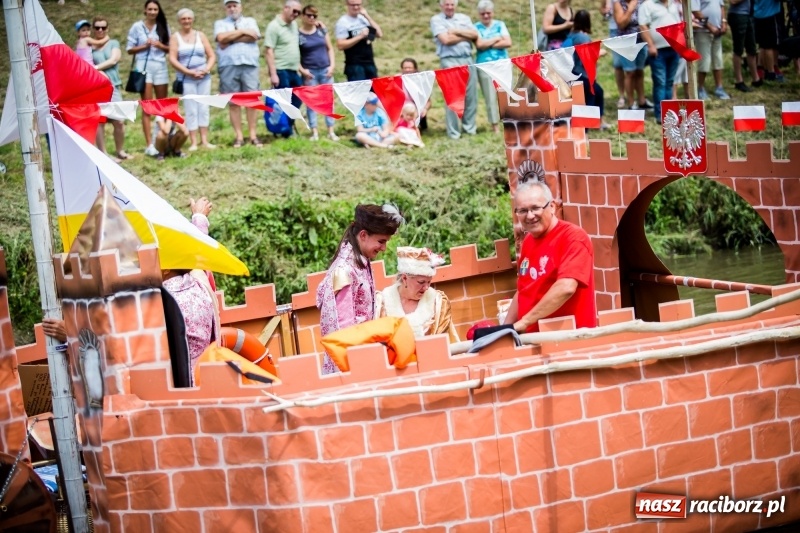 Zdjęcie w galerii na portalu naszraciborz.pl: Marszałek Józef Piłsudski i jego zaginiony legion na biało-czerwonym Pływadle 2018  wiadomości z regionu