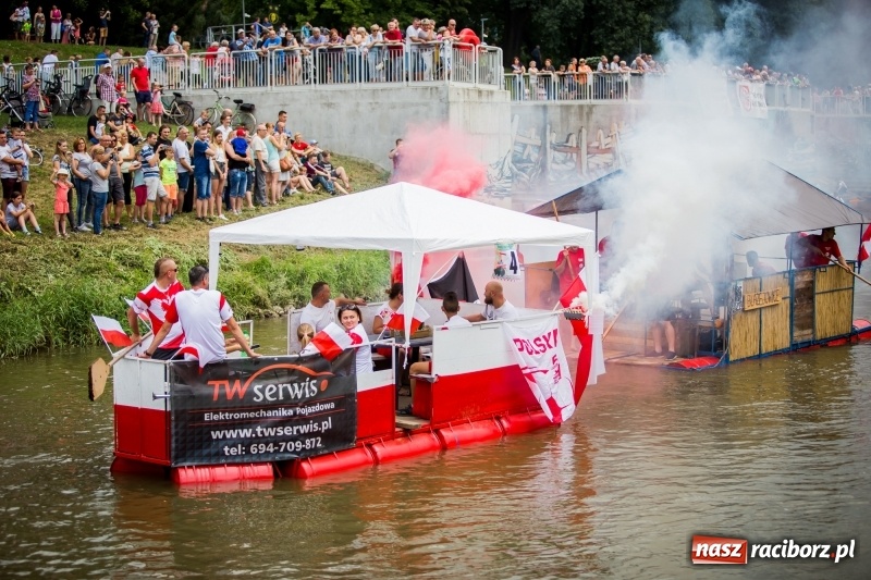 Zdjęcie w galerii na portalu naszraciborz.pl: Marszałek Józef Piłsudski i jego zaginiony legion na biało-czerwonym Pływadle 2018  wiadomości z regionu