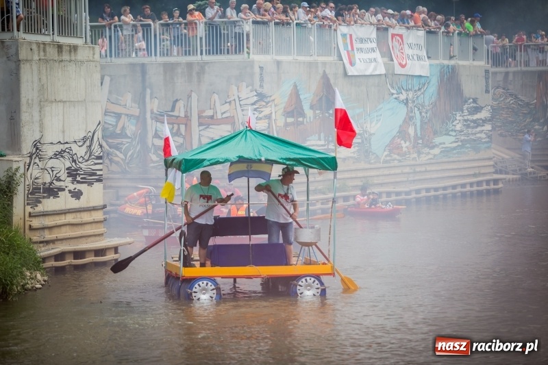 Zdjęcie w galerii na portalu naszraciborz.pl: Marszałek Józef Piłsudski i jego zaginiony legion na biało-czerwonym Pływadle 2018  wiadomości z regionu