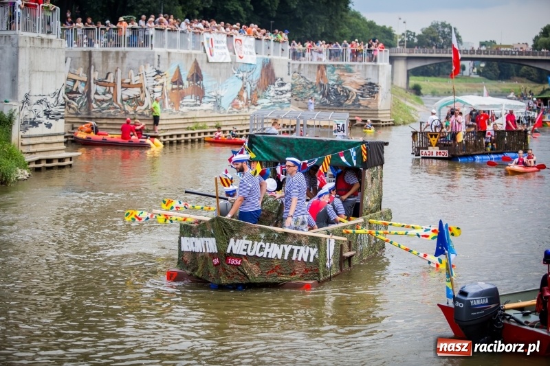 Zdjęcie w galerii na portalu naszraciborz.pl: Marszałek Józef Piłsudski i jego zaginiony legion na biało-czerwonym Pływadle 2018  wiadomości z regionu