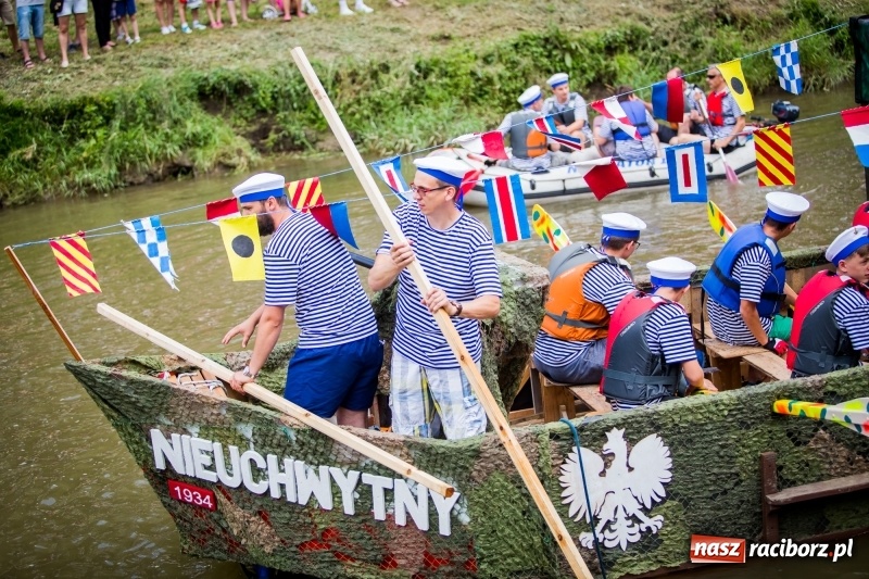 Zdjęcie w galerii na portalu naszraciborz.pl: Marszałek Józef Piłsudski i jego zaginiony legion na biało-czerwonym Pływadle 2018  wiadomości z regionu