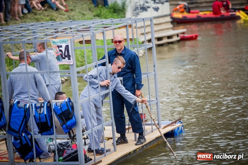 Zdjęcie w galerii na portalu naszraciborz.pl: Marszałek Józef Piłsudski i jego zaginiony legion na biało-czerwonym Pływadle 2018  wiadomości z regionu
