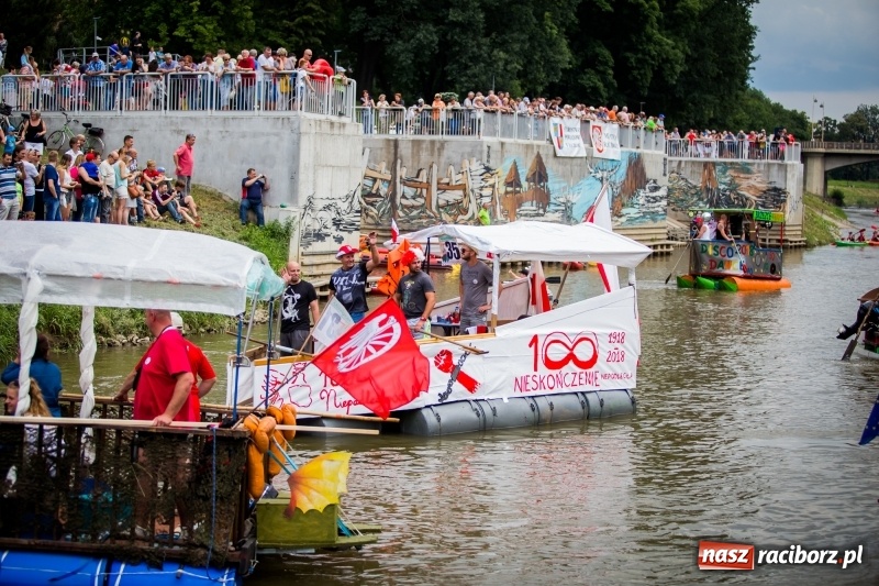 Zdjęcie w galerii na portalu naszraciborz.pl: Marszałek Józef Piłsudski i jego zaginiony legion na biało-czerwonym Pływadle 2018  wiadomości z regionu
