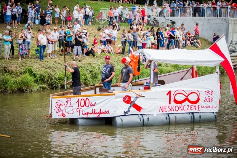 Zdjęcie w galerii na portalu naszraciborz.pl: Marszałek Józef Piłsudski i jego zaginiony legion na biało-czerwonym Pływadle 2018  wiadomości z regionu