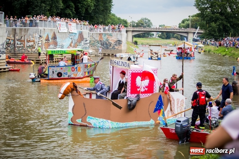 Zdjęcie w galerii na portalu naszraciborz.pl: Marszałek Józef Piłsudski i jego zaginiony legion na biało-czerwonym Pływadle 2018  wiadomości z regionu