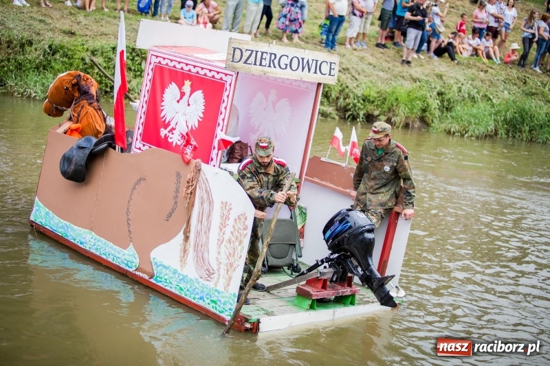 Zdjęcie w galerii na portalu naszraciborz.pl: Marszałek Józef Piłsudski i jego zaginiony legion na biało-czerwonym Pływadle 2018  wiadomości z regionu