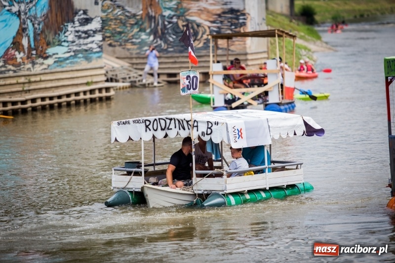 Zdjęcie w galerii na portalu naszraciborz.pl: Marszałek Józef Piłsudski i jego zaginiony legion na biało-czerwonym Pływadle 2018  wiadomości z regionu