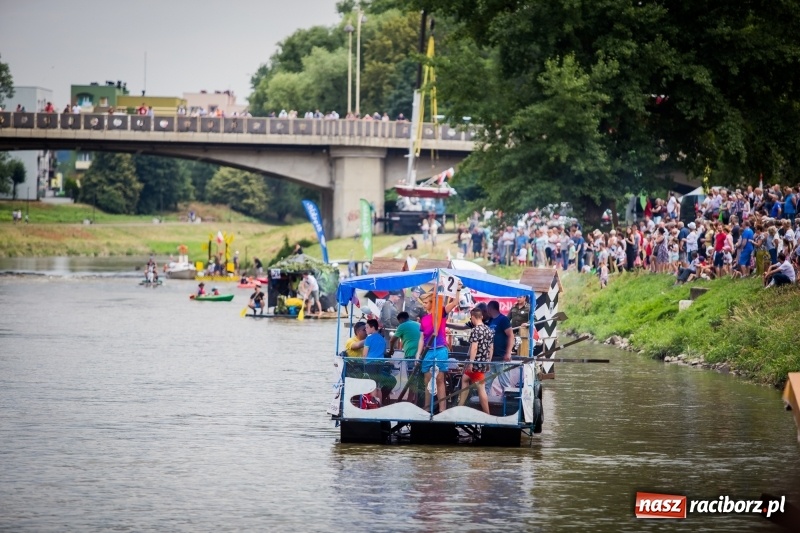 Zdjęcie w galerii na portalu naszraciborz.pl: Marszałek Józef Piłsudski i jego zaginiony legion na biało-czerwonym Pływadle 2018  wiadomości z regionu