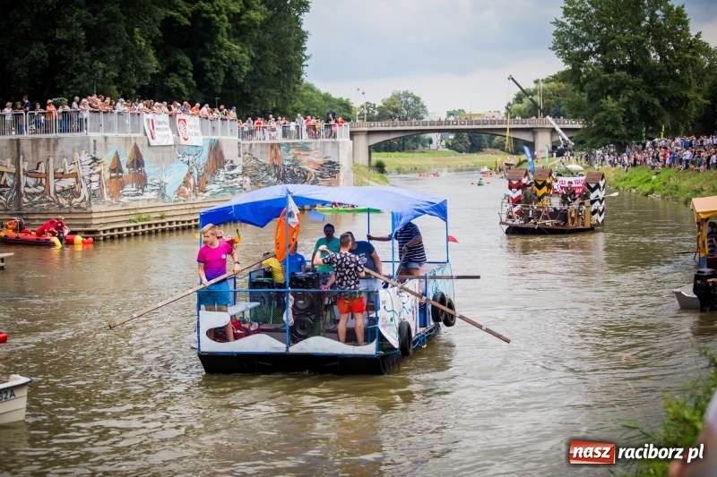 Zdjęcie w galerii na portalu naszraciborz.pl: Marszałek Józef Piłsudski i jego zaginiony legion na biało-czerwonym Pływadle 2018  wiadomości z regionu